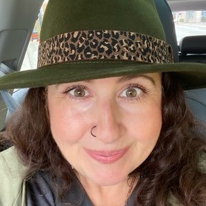 Meet your Posher, Lisa